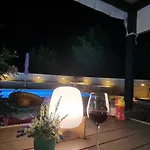 Torovi - Pool Oasis 아파트