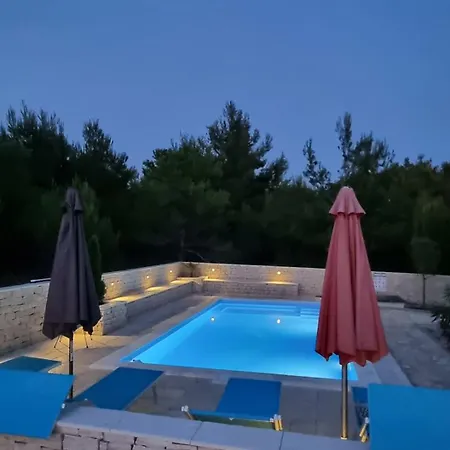Torovi - Pool Oasis * Vir