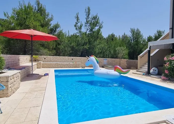 Torovi - Pool Oasis
