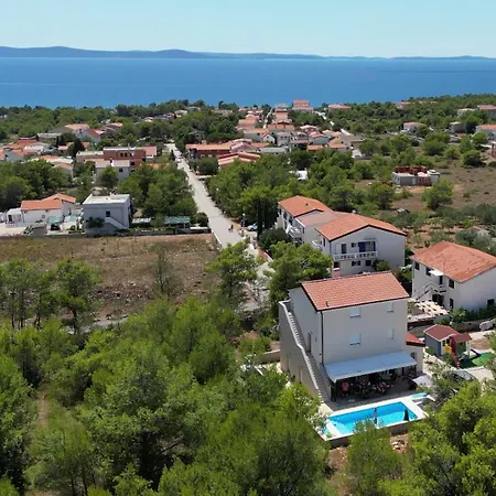 Torovi - Pool Oasis * Vir