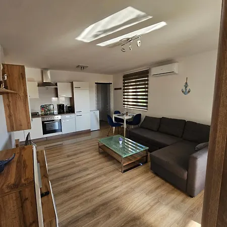 Torovi - Pool Oasis Vir