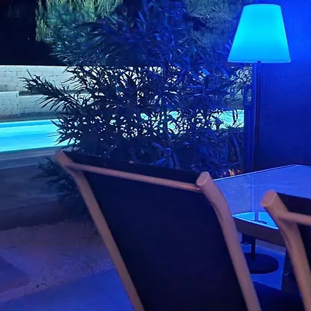 Torovi - Pool Oasis * Vir