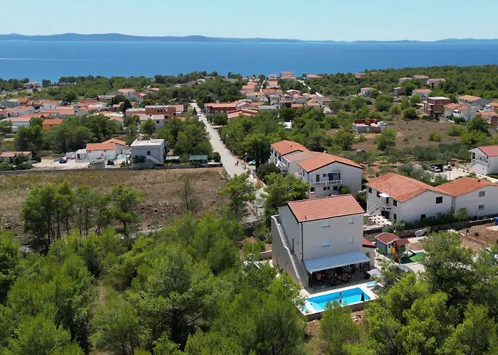 Torovi - Pool Oasis * Vir